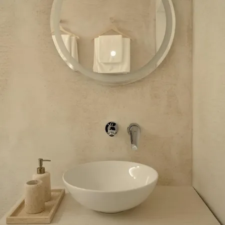 Hello - Free Parking And Pet Friendly 3*