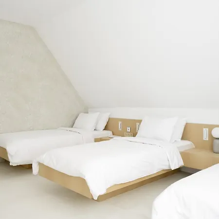 Hello - Free Parking And Pet Friendly 3*