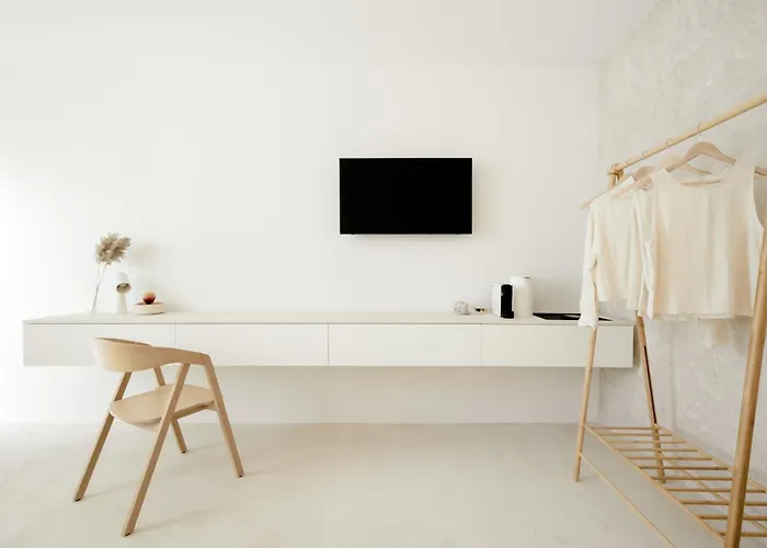 Hello - Free Parking And Pet Friendly Hotel 3*