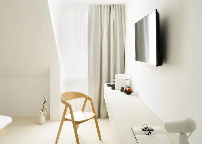 Hotel Hello - Free Parking And Pet Friendly 3*